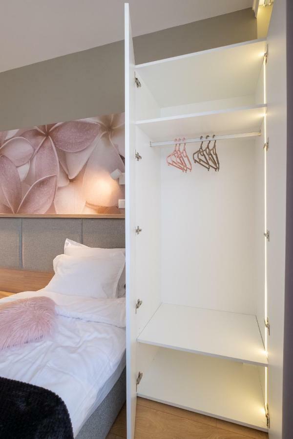 Vitosha Blvd Luxury 2-Bedroom, 2-Bathroom With Balcony София Екстериор снимка