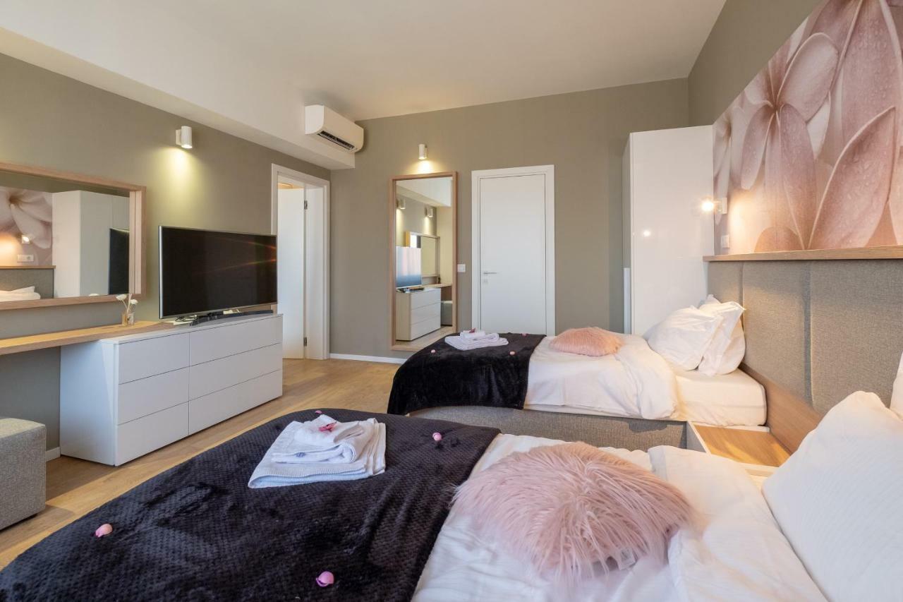 Vitosha Blvd Luxury 2-Bedroom, 2-Bathroom With Balcony София Екстериор снимка
