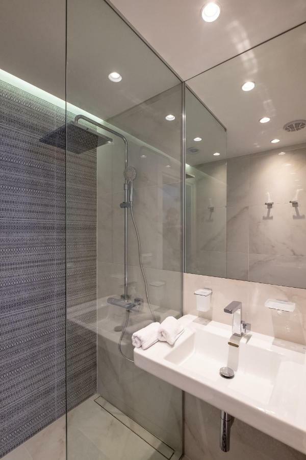 Vitosha Blvd Luxury 2-Bedroom, 2-Bathroom With Balcony София Екстериор снимка