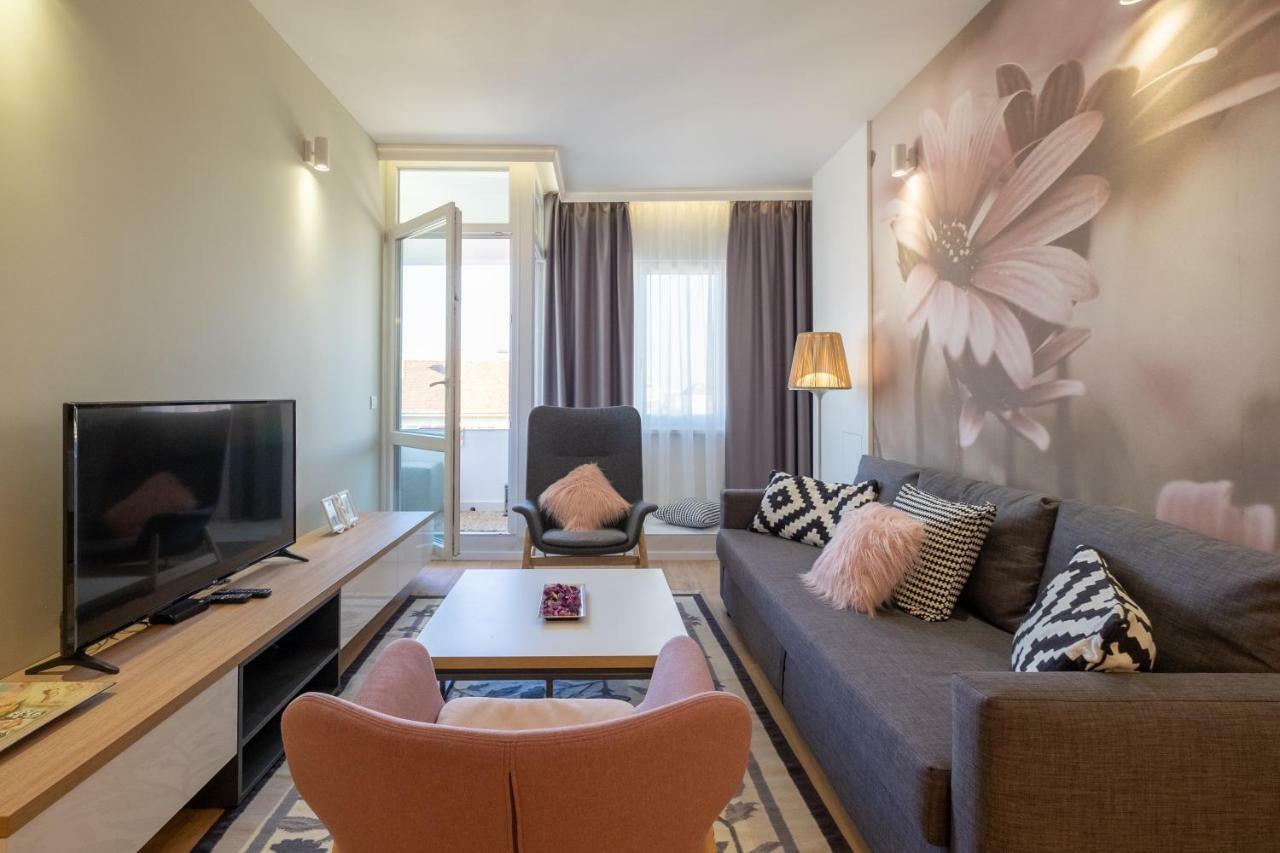 Vitosha Blvd Luxury 2-Bedroom, 2-Bathroom With Balcony София Екстериор снимка