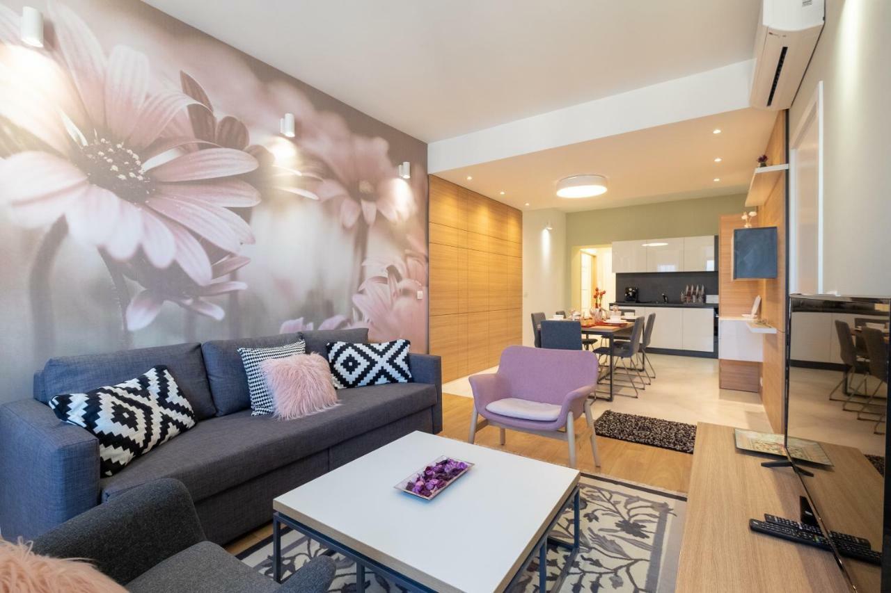 Vitosha Blvd Luxury 2-Bedroom, 2-Bathroom With Balcony София Екстериор снимка