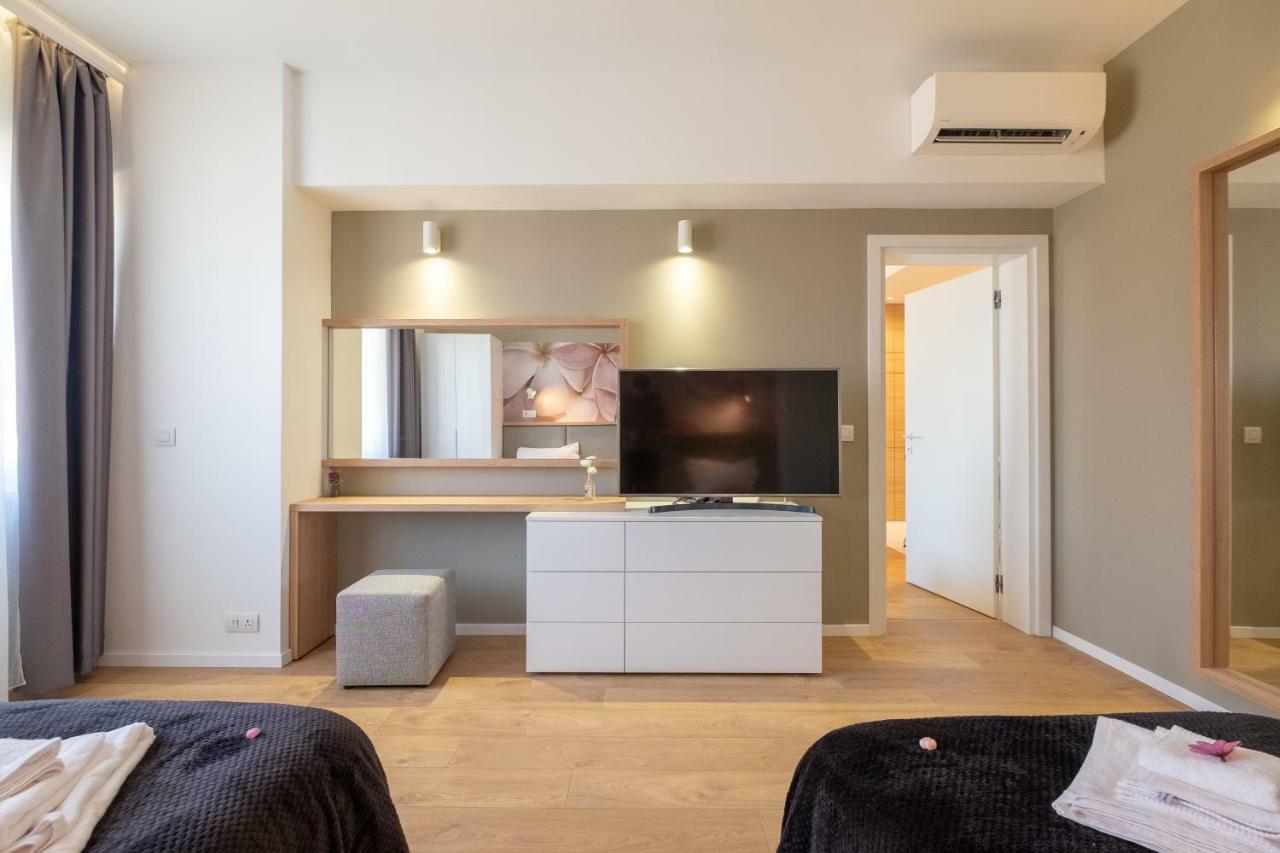 Vitosha Blvd Luxury 2-Bedroom, 2-Bathroom With Balcony София Екстериор снимка