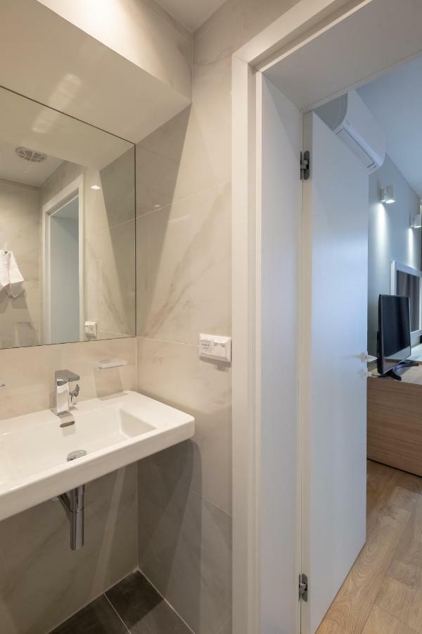Vitosha Blvd Luxury 2-Bedroom, 2-Bathroom With Balcony София Екстериор снимка
