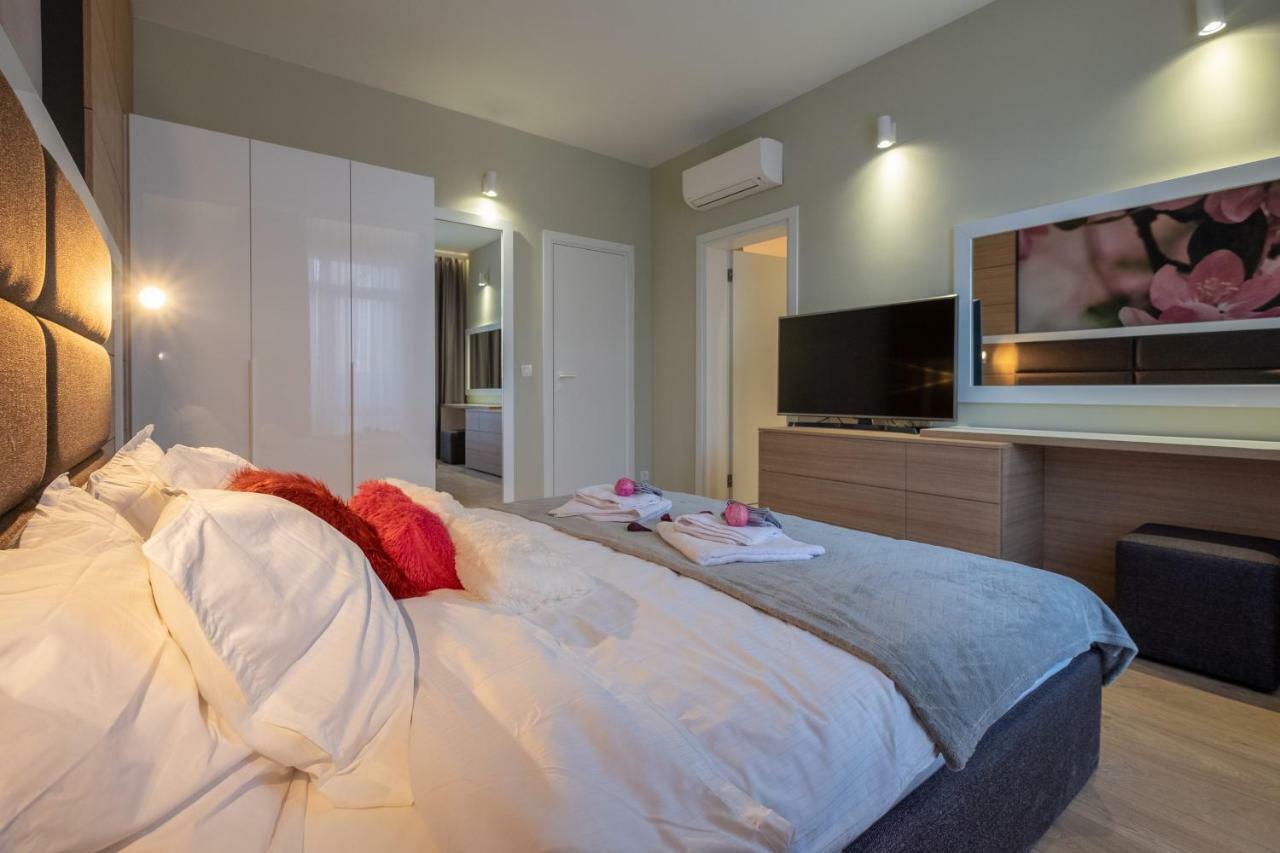 Vitosha Blvd Luxury 2-Bedroom, 2-Bathroom With Balcony София Екстериор снимка