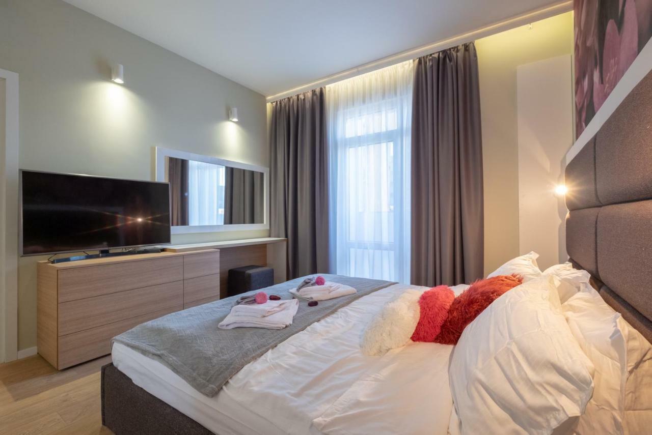 Vitosha Blvd Luxury 2-Bedroom, 2-Bathroom With Balcony София Екстериор снимка